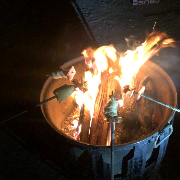 Lagerfeuer Snacks: Einfache Rezepte für einen gemütlichen Abend